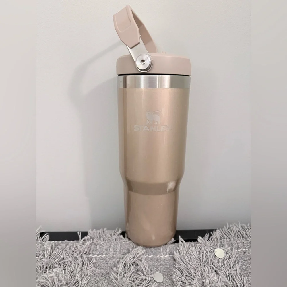 Stanley Stainless Steel IceFlow Flip Straw Tumbler 30 oz - Picture 2 of 4